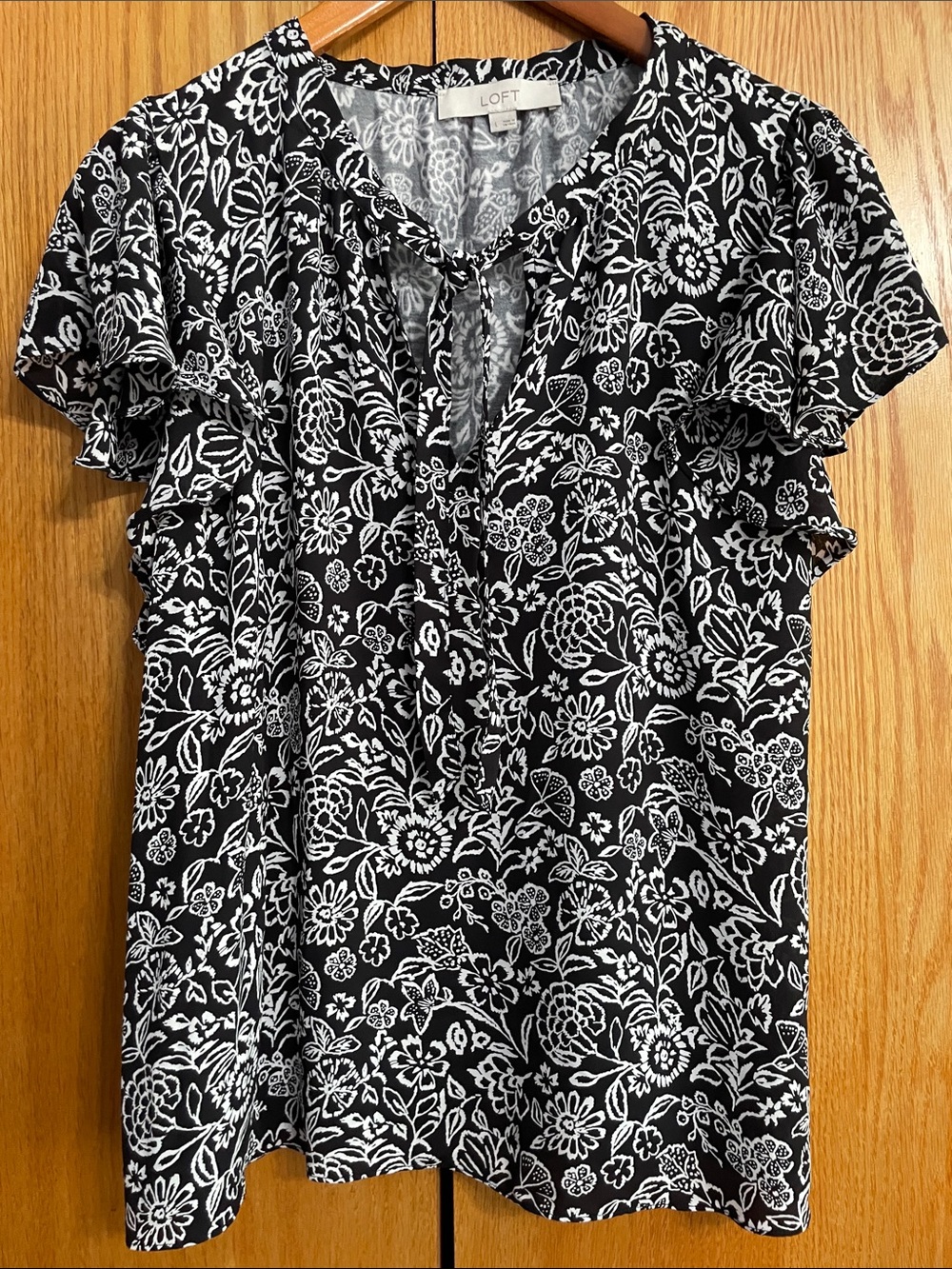 LOFT Black and White Floral Ruffle Sleeve V-Neck Top